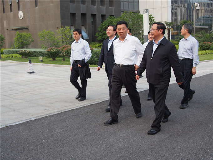 王正喜、周勇與昆山市委書記管愛國舉行工作會談