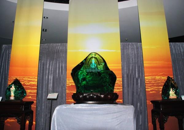愛濤文化舉辦琉晶、金絲楠木藝術(shù)精品展